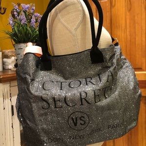 💋💄Rare, new  Victoria’s Secret silver and black sparkly bag